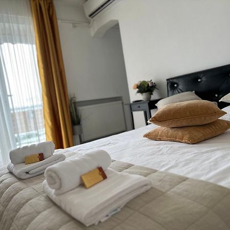 Downtown Studio By Darius Residence Бухарест Екстер'єр фото